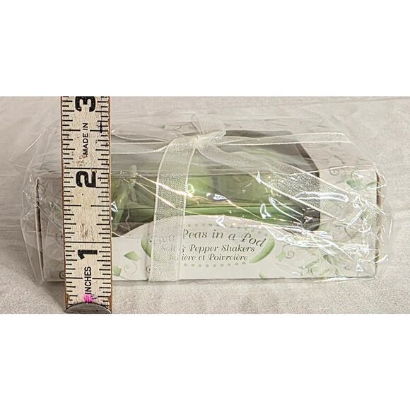 Kate Aspen "2 Peas in a Pod" Salt & Pepper Shaker Set New in Sealed Packaging - Picture 3 of 3